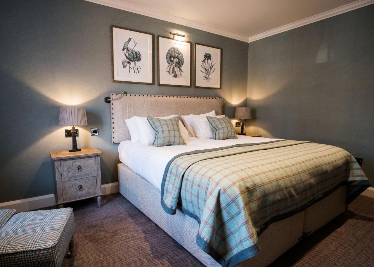 The Beverley Arms Hotel Kültér fotó A bedroom at The Old Swan
