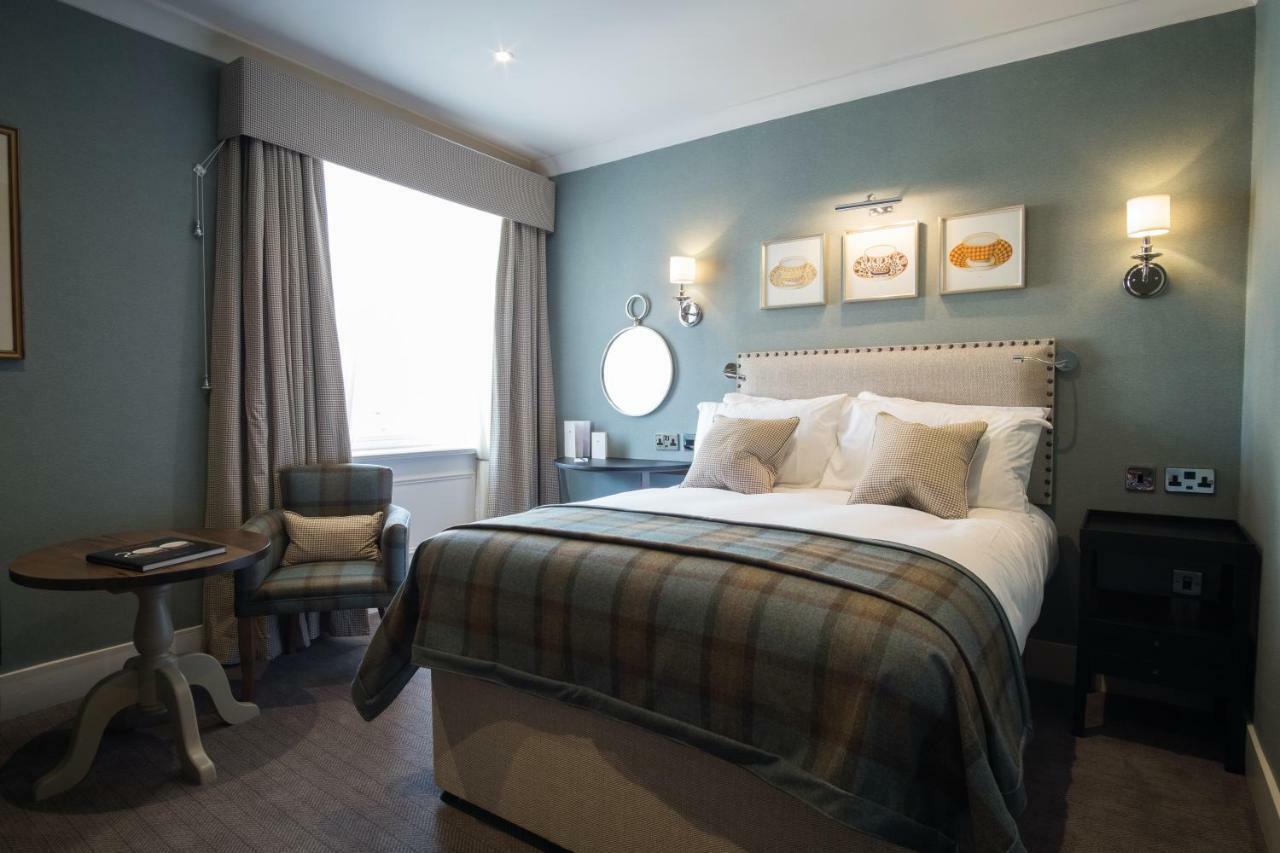 The Beverley Arms Hotel Kültér fotó A bedroom at the hotel